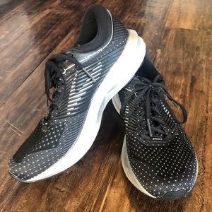 Women’s Brooks Levitate - Black/Silver 8.5